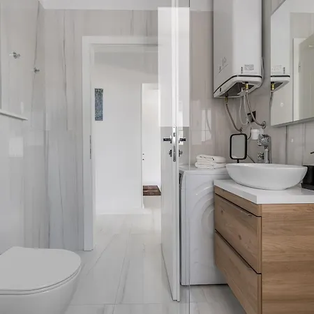 Appartement Brand New With A Private Pool By The Sea, Near Zadar