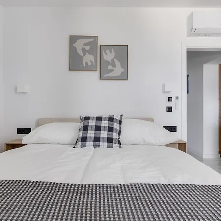 Brand New With A Private Pool By The Sea, Near Zadar Appartement *
