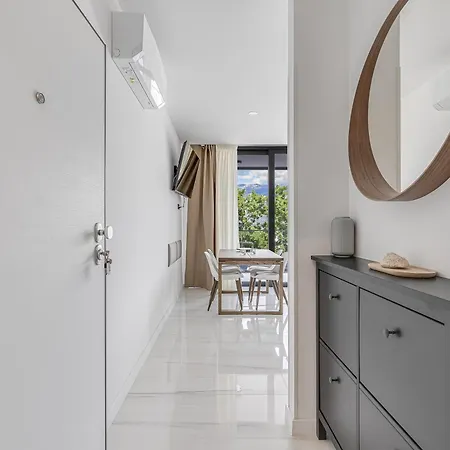 Appartement Brand New With A Private Pool By The Sea, Near Zadar