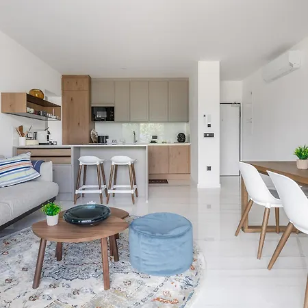 Brand New With A Private Pool By The Sea, Near Zadar Appartement
