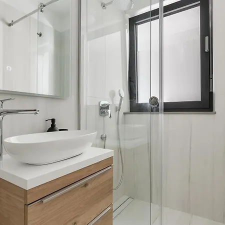 Brand New With A Private Pool By The Sea, Near Zadar Appartement *