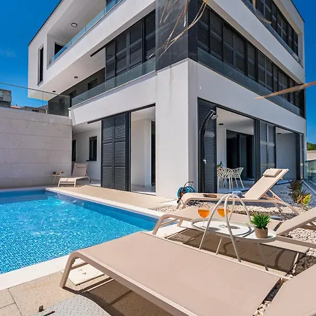 Brand New With A Private Pool By The Sea, Near Zadar