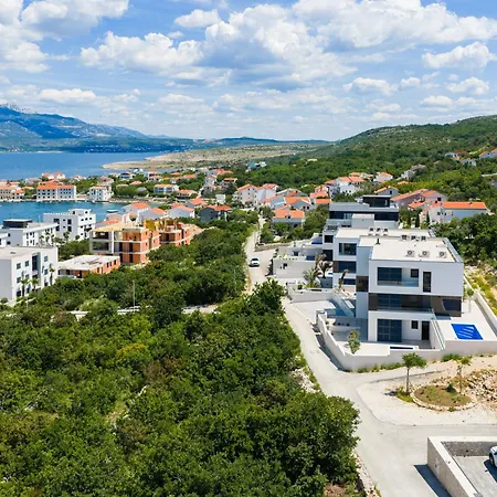 Brand New With A Private Pool By The Sea, Near Zadar Appartement